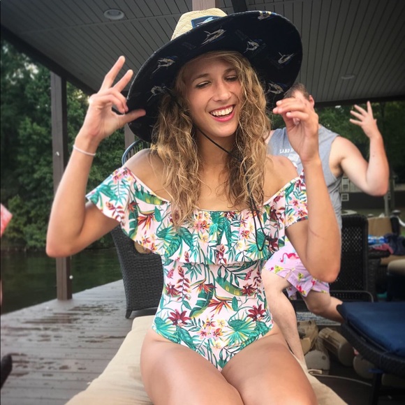 Alexis Paige Ann LaVertue - Picture 9 of 11